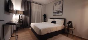Postel nebo postele na pokoji v ubytování Homing Volos Inspired Modern Living