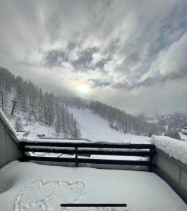a view of a snow covered mountain from a window at Monolocale la terrazza sulla neve-Cervinia in Breuil-Cervinia