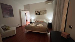 Postel nebo postele na pokoji v ubytování FG St Peter's Suites