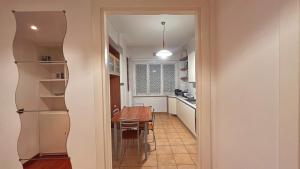 Kuchyň nebo kuchyňský kout v ubytování FG St Peter's Suites
