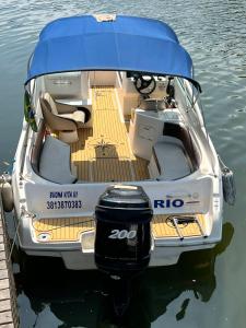 a boat sitting on the water next to a dock at Passeios de lancha em Angra dos Reis in Angra dos Reis