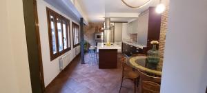 a kitchen and dining room with a table and chairs at Casa Rural de Lucía in Horche