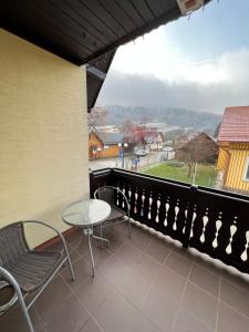 a balcony with a table and chairs and a view at Apartament Pieniny Dream in Krościenko