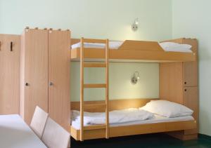 Cama ou camas em um quarto em Jugendherberge Wien - Myrthengasse