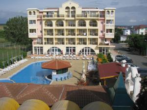 Bazén v ubytování Stefanov 2 Hotel nebo v jeho okolí