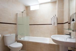Koupelna v ubytování Apartamentos Diaber San Leandro
