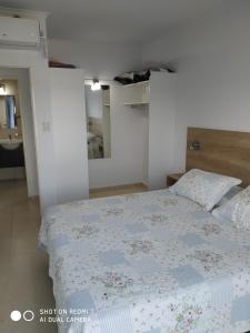 a bedroom with a bed with a white bedspread at Departamentos Reibel in Colón