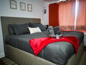 a bedroom with a large bed with a red blanket at Perfect DTWN 2 Bed Condo with Cali King Bed and Gym in Atlanta