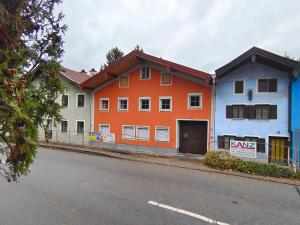 a row of houses on the side of a street at Ferienhaus Theodor EG in Laufen