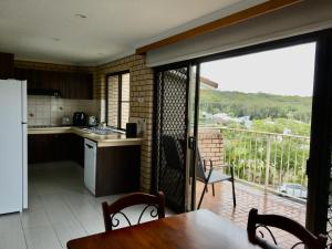 Kuchyň nebo kuchyňský kout v ubytování SeascapeatAlexBeach Budget Accomodation