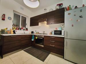 Nhà bếp/bếp nhỏ tại Your Room, Your Apartment, Your Shared Pool