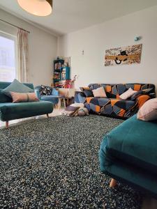 Khu vực ghế ngồi tại Your Room, Your Apartment, Your Shared Pool