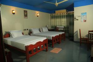 Giường trong phòng chung tại AKR Hotel Kilinochchi +116 ảnh