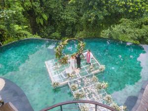 Bazén v ubytování Aksari Luxury Resort & Spa Ubud by Ini Vie Hospitality nebo v jeho okolí