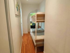 Posteľ alebo postele v izbe v ubytovaní Appartement de Prestige pour 4/6 pers - Centre-Ville avec Rangements et Local à Ski - FR-1-234-301