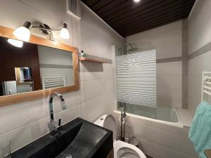 Zdjęcie z galerii obiektu Studio cosy en station · Ski aux pieds · Wifi · Proche centre - FR-1-688-44 w Méribel