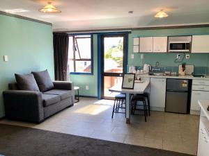 Dapur atau dapur kecil di Pure Motel