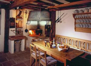 a kitchen with a wooden table and an oven at Landgasthof Zum Weissen Schwanen in Braubach