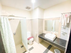 Vonios kambarys apgyvendinimo įstaigoje Transformer Center Hotel