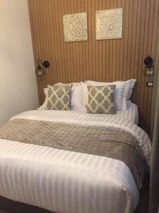 Tree​ for​ rest​ poshtel客房内的一张或多张床位