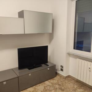 TV a/nebo společenská místnost v ubytování La Casa di Ari vicinissimo ospedale GASLINI GENOVA