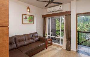 Ruang duduk di Jeevess Retreat Wayanad