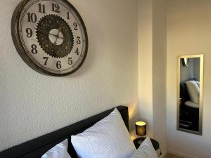 Postel nebo postele na pokoji v ubytování Sion Central Station proche toutes commodites
