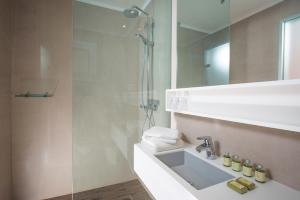 Ein Badezimmer in der Unterkunft Corissia Beach hotel