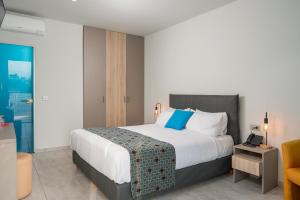 Säng eller sängar i ett rum på Corissia Beach hotel