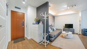 Televízia a/alebo spoločenská miestnosť v ubytovaní Apartamenty Sun&Snow Marina Primore