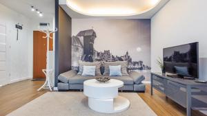 Televízia a/alebo spoločenská miestnosť v ubytovaní Apartamenty Sun&Snow Marina Primore