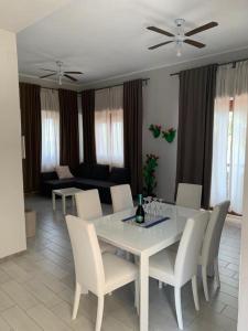Kép PRAIOLA BEACH HOUSE szállásáról Pozzillóban a galériában Még 4 kép