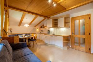 A kitchen or kitchenette at Grossgasteigerhof
