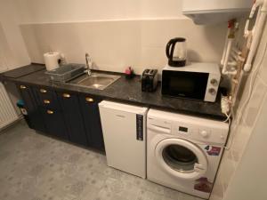 Kuchyň nebo kuchyňský kout v ubytování Apartament Dinu Toplita
