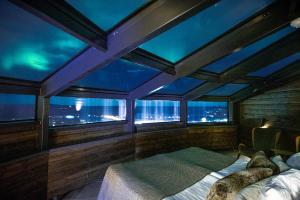 a room with a bed in a room with windows at Hotel Levi Panorama in Levi