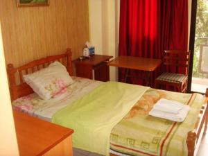 Postel nebo postele na pokoji v ubytování Regis Hotel + 17 fotografií