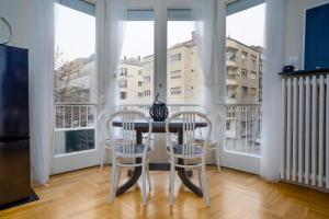 Balkón alebo terasa v ubytovaní Golden Hour Apartment