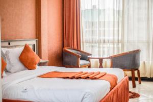 Postel nebo postele na pokoji v ubytování Astorian Grand Hotel Naivasha