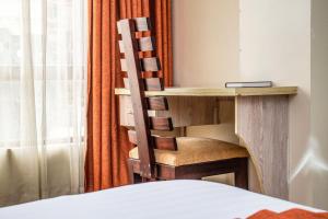 Postel nebo postele na pokoji v ubytování Astorian Grand Hotel Naivasha