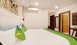 Ένα ή περισσότερα κρεβάτια σε δωμάτιο στο Treebo Lazystay Elite