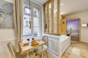 Posedenie v ubytovaní Le Petit Paris - Cocon & Spa & Sauna