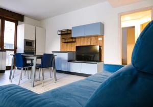 a room with a bed and a table and chairs at Appartamento Prada in Endine Gaiano
