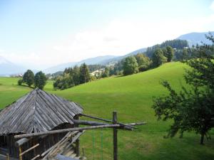 an old barn in a field with mountains in the background at Ferienhaus 2 in Auberg