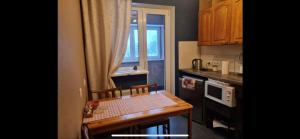 Kitchen o kitchenette sa K76 - Very Nice 2-bedrooms Apartment -2 big beds-1 single bed