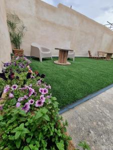 Photo de la galerie de l'établissement Boutique Thomas בוטיק תומאס, à Haïfa 26 autres photos