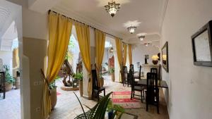 Posezení v ubytování Riad Dar Foundouk and Spa