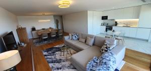 a living room with a couch and a kitchen at The View - Porto - Apartment on TOP location with amazing view! in Vila Nova de Gaia +36 photos