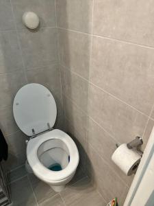 Kúpeľňa v ubytovaní Studio moderne proche Disney Land