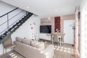 Televízia a/alebo spoločenská miestnosť v ubytovaní BHost - Regina + 16 fotografií