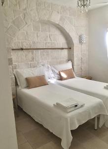 A bed or beds in a room at Trullo Falco